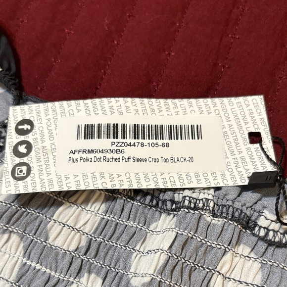 NWT Boohoo Plus Black and White Polka Dot Ruched Puffed Sleeve Crop Top Size 16 - Picture 7 of 10